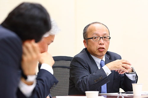 TOTOの喜多村円社長(右)