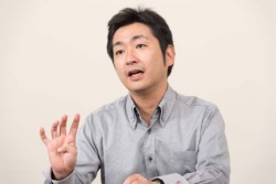 飯田泰之(いいだ・やすゆき)<br /> 明治大学政治経済学部准教授<br /> 1975年東京生まれ。マクロ経済学を専門とするエコノミスト。シノドスマネージング・ ディレクター、規制改革推進会議委員、財務省財務総合政策研究所上席客員研究員。東京大学経済学部卒業、同大学院経済学研究科博士課程単位取得退学。著書は『<a href="http://www.amazon.co.jp/gp/product/4047264458/ref=as_li_tf_tl?ie=UTF8&tag=n094f-22&linkCode=as2&camp=247&creative=1211&creativeASIN=4591128601" target="_blank">経済は損得で理解しろ!</a>』(エンターブレイン)、『<a href="http://www.amazon.co.jp/gp/product/4532133106/ref=as_li_tf_tl?ie=UTF8&tag=n094f-22&linkCode=as2&camp=247&creative=1211&creativeASIN=4591128601" target="_blank">ゼミナール 経済政策入門</a>』(共著、日本経済新聞社)、『<a href="http://www.amazon.co.jp/gp/product/4478001634/ref=as_li_tf_tl?ie=UTF8&tag=n094f-22&linkCode=as2&camp=247&creative=1211&creativeASIN=4591128601" target="_blank">歴史が教えるマネーの理論</a>』(ダイヤモンド社)、『<a href="http://www.amazon.co.jp/gp/product/4480063323/ref=as_li_tf_tl?ie=UTF8&tag=n094f-22&linkCode=as2&camp=247&creative=1211&creativeASIN=4591128601" target="_blank">ダメな議論</a>』(ちくま新書)、『<a href="http://www.amazon.co.jp/gp/product/4047102571/ref=as_li_tf_tl?ie=UTF8&tag=n094f-22&linkCode=as2&camp=247&creative=1211&creativeASIN=4591128601" target="_blank">ゼロから学ぶ経済政策</a>』(角川Oneテーマ21)、『<a href="http://www.amazon.co.jp/gp/product/4480429786/ref=as_li_tf_tl?ie=UTF8&tag=n094f-22&linkCode=as2&camp=247&creative=1211&creativeASIN=4591128601" target="_blank">脱貧困の経済学</a>』(共著、ちくま文庫)など多数。