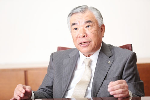 <b>田堂 哲志(たどう・てつし)氏</b><br /> 1952年7月生。77年、同志社大学卒業。83年4月、日本ビー・ケミカル入社。2009年6月、同社社長就任。13年6月、日本ペイント取締役上席執行役員に。15年4月、日本ペイントホールディングス社長就任(写真:鈴木愛)