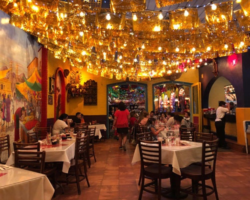深夜のメキシコ料理店、ギラギラです