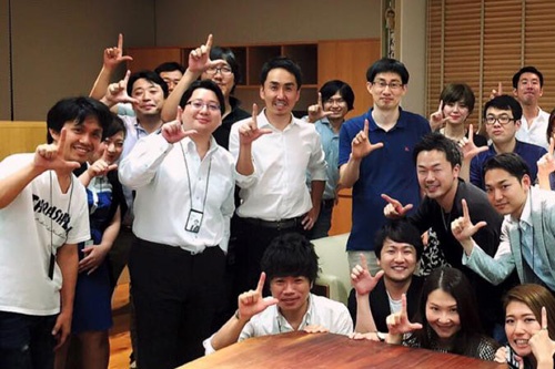 舛田淳取締役がフェイスブックに投稿した記念写真