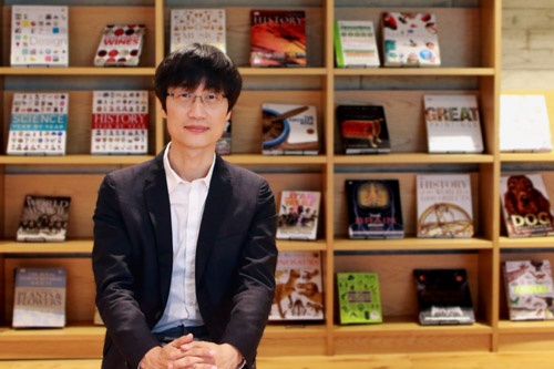韓国ネイバー創業者で取締役会議長を務める李ヘジン氏。LINEの上場に際し、海外メディアのインタビューに初めて応じた(撮影:シン・スクミン、以下同)