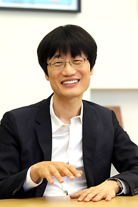 Lineは日本企業 韓国親会社トップが言明 日経ビジネス電子版 Lineは日本企業 韓国親会社トップが言明 日経ビジネス電子版