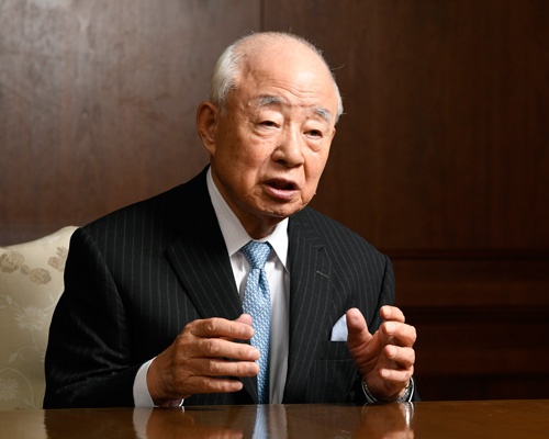 今年85歳を迎える日比相談役。非創業家への経営権の委譲は「店を守るための最良の判断」と語る(写真:早川 俊昭、以下同)