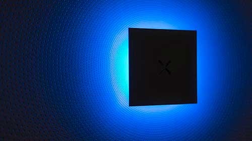 台湾・鴻海精密工業が立ち上げたIOT家電メーカー「富奇想 SquareX」が2017年から販売する壁掛け型情報端末。縦横34センチ、厚さ4センチの正方形型で、同サイズの家電との連携や、端末を利用した生活密着型の独自サービスを展開。端末のインターフェースは現在未公開