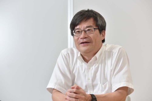 名古屋大学の天野浩教授(未来材料・システム研究所の未来エレクトロニクス集積研究センター長、写真撮影:上野英和、以下同じ)