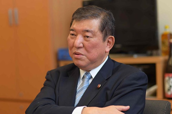 石破氏 安倍首相の憲法改正案では不十分 日経ビジネス電子版