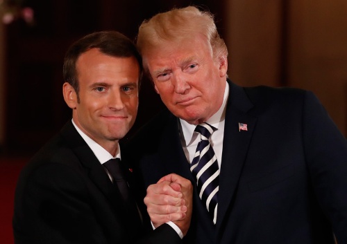 ドナルド・トランプ米大統領は4月24日、エマニュエル・マクロン仏大統領とホワイトハウスで会談し、イラン核合意などについて協議した。(写真:ロイター/アフロ)