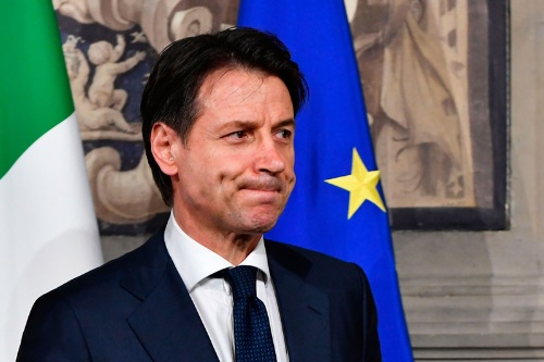 5月27日、組閣断念を余儀なくされ厳しい表情を浮かべるイタリア首相候補のコンテ氏(写真=AFP/アフロ)