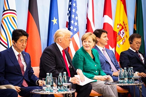8日に閉幕したG20では、トランプ米大統領の「米国第一主義」と多国間の国際協調主義がぶつかり、米国とその他の国が1対19に分かれて結束できない場面が多かった。(写真:ZUMA Press/アフロ)