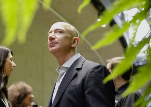 GAFAの勢いは止まらない。2018年1月29日、ジェフ・ベゾスCEO(最高経営責任者)率いる米アマゾンは時価総額1兆ドルを達成(写真=AP/アフロ)
