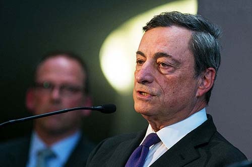 欧州中央銀行にドラギ総裁が登場したことでユーロ危機が収束に向かったのは事実だが、そのドラギ総裁にも勇み足があった…。（写真：Bloomberg/Getty Images）