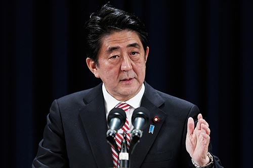 国際社会における日本の安倍晋三首相の役割は重要だ。トランプ氏の排外主義にくぎをさすのは、同盟国である日本の責任である。(写真:Lintao Zhang/Getty Images)