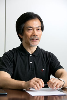 入不二基義(いりふじ・もとよし)1958年生まれ。東京大学大学院博士課程単位取得。専攻は哲学。青山学院大学教育人間科学部教授。主な著書に『あるようにあり、なるようになる 運命論の運命』(講談社)、『時間は実在するか』(講談社現代新書)、『相対主義の極北』(ちくま学芸文庫)、『哲学の誤読』(ちくま新書)など。青山学院大学レスリング部部長、全日本マスターズレスリング連盟理事も務める。(撮影:的野 弘路)