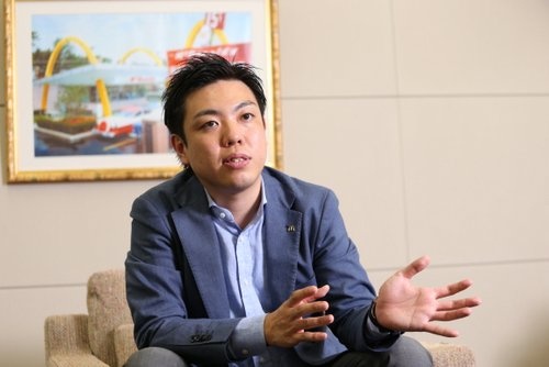 日本マクドナルドの唐澤俊輔・ナショナルマーケティング部長（写真：陶山勉）