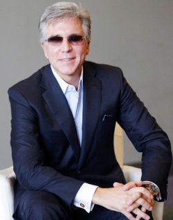 <b>ビル・マクダーモット(Bill McDermott)氏</b><br /> 1961年8月生まれ。調査会社の米ガートナーや米シーベルシステムズ(現米オラクル)などを経て02年にSAPアメリカCEO。10年にSAPの共同CEO、14年から単独CEOに就任。SAP初の米国人トップとなった。10代で起業し、その収入で学費を稼いだ経験を持つ。起業家精神溢れるビジネスマン。(写真:Darren Miller)