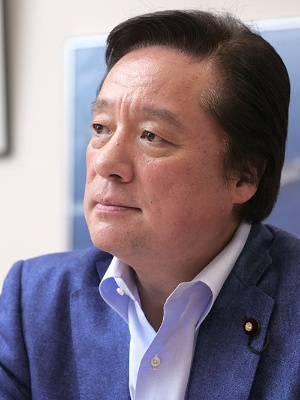 若宮健嗣(わかみや・けんじ)1961年生まれ。1984年に慶応義塾大学商学部を卒業し、セゾングループの堤清二代表の秘書を務める。2005年、衆院議員に初当選。防衛大臣政務官や防衛副大臣を歴任。現在は自民党で国防部会 部会長を務める(写真:加藤 康、以下同)