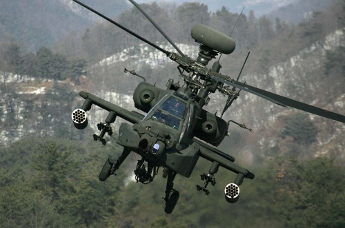 陸上自衛隊が使用する戦闘用途のヘリコプター「AH-64D」(アパッチ)(写真:ZUMA Press/アフロ)