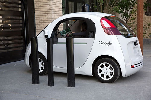 米グーグルが開発中の無人運転車のプロトタイプ（写真：Kim Kulish/Corbis/Getty Images）
