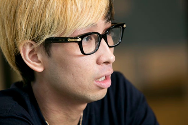 ユーチューバー ヒカル 炎上 の錬金術 3ページ目 日経ビジネス電子版 ユーチューバー ヒカル 炎上 の錬金術 3ページ目 日経ビジネス電子版