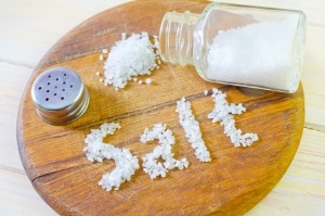 食塩は重要なミネラルだが、多くの食品に入っているため、とり過ぎる人のほうが多い。（©Yana Gayvoronskaya-123RF）