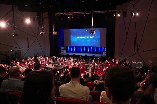 会場は、開会セレモニー(その1参照)が行われたのと同じ大ホール。