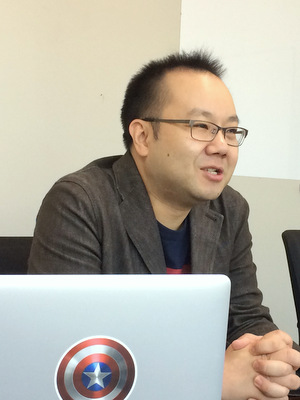<b>柳 亨英</b>（やなぎ・あきひで）氏　翻訳、ライター、エディターとアメコミ関連の仕事を幅広くこなす。 近作に『<a href="http://www.kawade.co.jp/np/isbn/9784309921075/" target="_blank">アメコミフロントライン</a>』（河出書房新社刊）。<a href="https://www.youtube.com/channel/UCV4iiMIc33pJkWPA7HE7Vvg " target="_blank">youtubeアメコミチャンネル</a>の運営も。