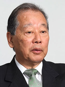 創業家2代目社長の福武總一郎名誉顧問(70歳)。2014年6月に原田泳幸氏をトップに招聘すると同時に最高顧問に退き、今年10月、安達保氏が社長に就任するタイミングで名誉顧問となった。(写真:都築雅人、2014年時点)