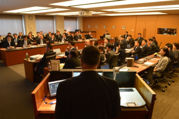 記者が見た ゆるい 英語公用化の現場 日経ビジネス電子版 記者が見た ゆるい 英語公用化の現場 日経ビジネス電子版