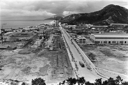 1982年、工事中の深圳港(写真:akg-images/アフロ)