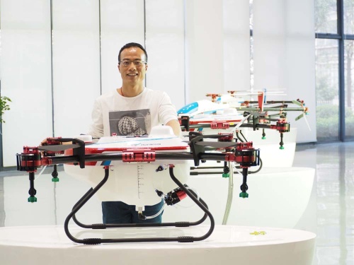中国農業のIT化を後押しする天鷹のドローンと創業者の李才聖氏