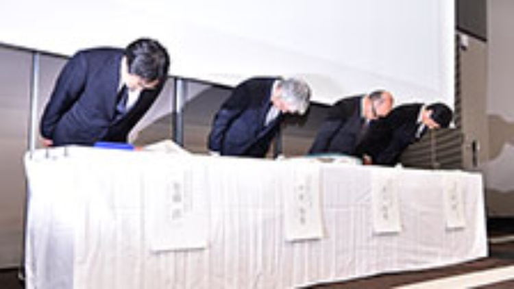 手土産 服装は 顧客への 謝罪の流儀 日経ビジネス電子版 手土産 服装は 顧客への 謝罪の流儀 日経ビジネス電子版