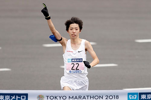 2月25日に行われた東京マラソンで、設楽悠太選手(26歳 本田技研工業)が日本記録を更新。褒賞金1億円を獲得した。(写真=中西祐介/アフロスポーツ)
