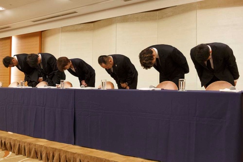 男子バスケ日本代表の4選手らは帰国後、記者会見に臨んだ(写真:Rodrigo Reyes Marin/アフロ)