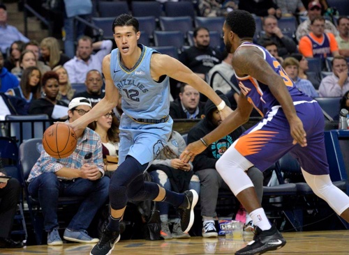 米NBAに日本人の「大物」が登場した(写真:AP/アフロ)