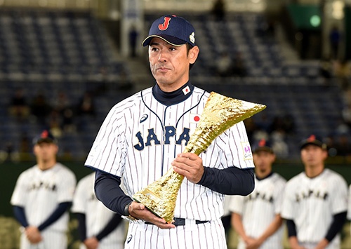 <b>「ENEOSアジアプロ野球チャンピオンシップ2017」（決勝は11月19日）で優勝を果たした、日本代表チームの稲葉篤紀監督。</b>（写真：AFP/アフロ）