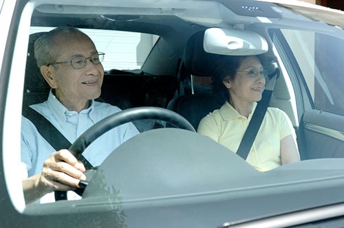 高齢者ドライバーによる運転事故は、ほかの年代と比べて本当に多いのか？（©PaylessImages-123RF）