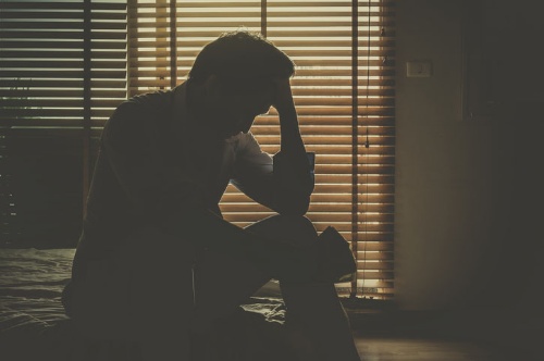 不当な圧力を受けた人はどうすればいいのだろうか(写真:Photographer is my life.)