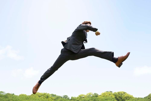 未知に飛び込めば道が開ける(写真:PIXTA)
