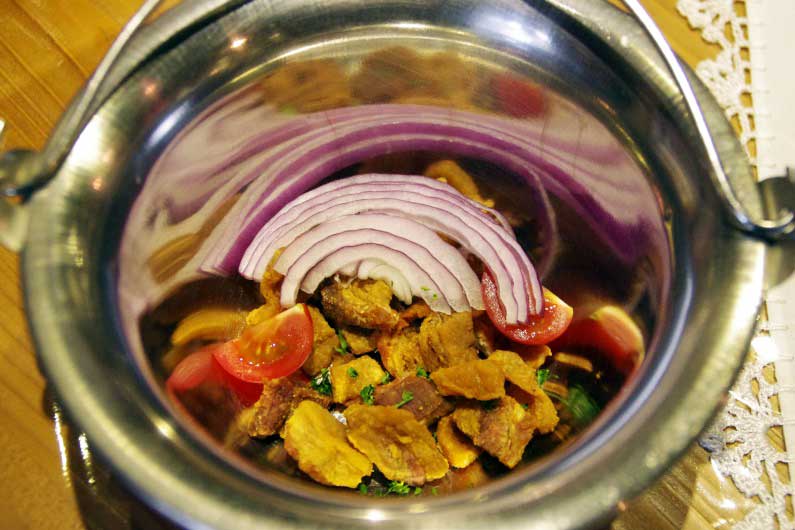 マンガリッツァ豚のテペルトゥが完成。テペルトゥは鶏やあひるの肉などでもつくるが、やっぱり豚が一番だという