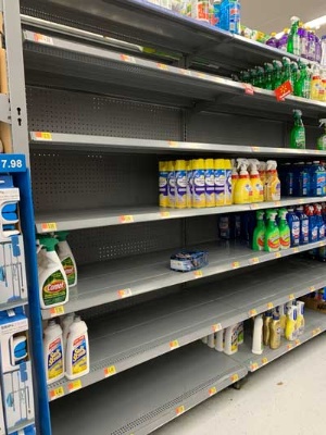 消毒用のスプレーなどが完売した、シリコンバレーのウォルマート店舗