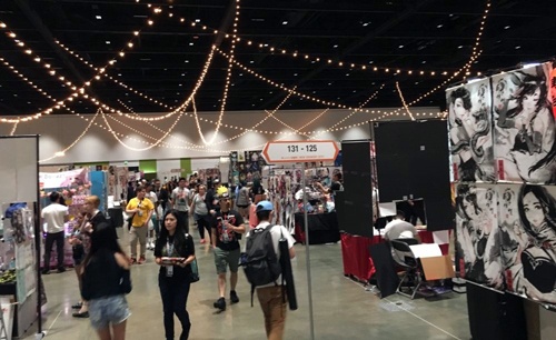 「Crunchyroll Expo 2019」の展示会場には、日本のコミケのように、自作したグッズを個人が販売している場所もある