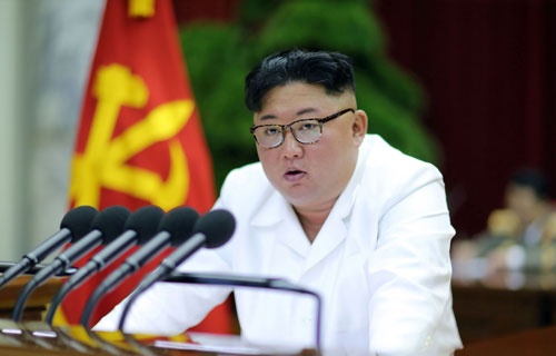 2019年12月に開かれた朝鮮労働党の会議で発言する金正恩委員長(提供:KNS/KCNA/AFP/アフロ)
