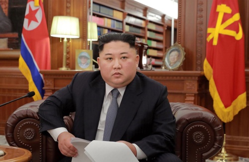 「新年の辞」を読み上げる金正恩委員長(提供:KNS/KCNA/AFP/アフロ)