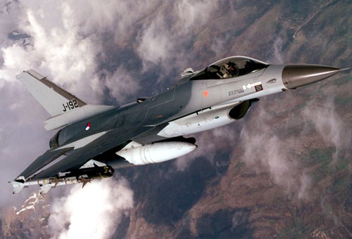 コソボ空爆作戦に加わったオランダ軍のF-16A（提供：U.S.CLH/ロイター/アフロ）