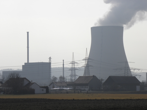フクシマの教訓からぶれないドイツ、脱原子力政策を貫徹へ：日経 ...