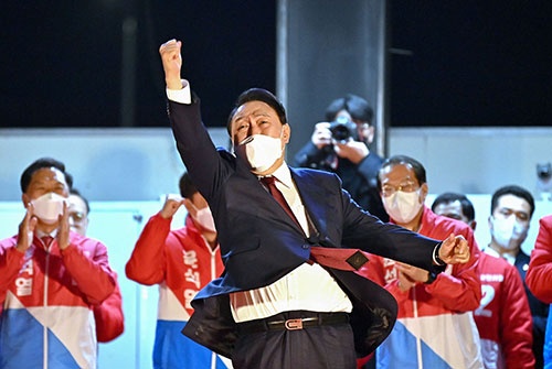 韓国大統領選に勝利した保守系の尹錫悦氏（写真：AFP/アフロ）