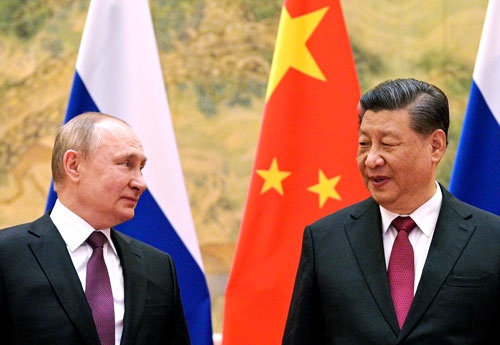 北京冬季オリンピック大会に合わせ会談したロシアのプーチン大統領（左）と中国の習近平国家主席。 2人は、ロシアによるウクライナ侵攻を話し合ったのか（代表撮影/AP/アフロ）