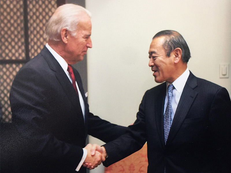 指名固めたバイデン氏、本選で注目は「隠れ反トランプ」