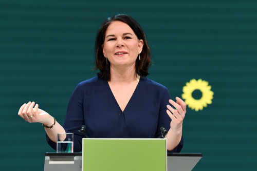 ドイツ緑の党の首相候補に指名されたアンナレーナ・ベーアボック氏(写真:代表撮影/ロイター/アフロ)
